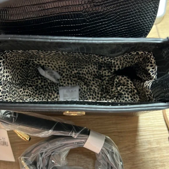 Lizard Print Frame Small Vegan Leather Handle Clutch Purse - Picture 4 of 4